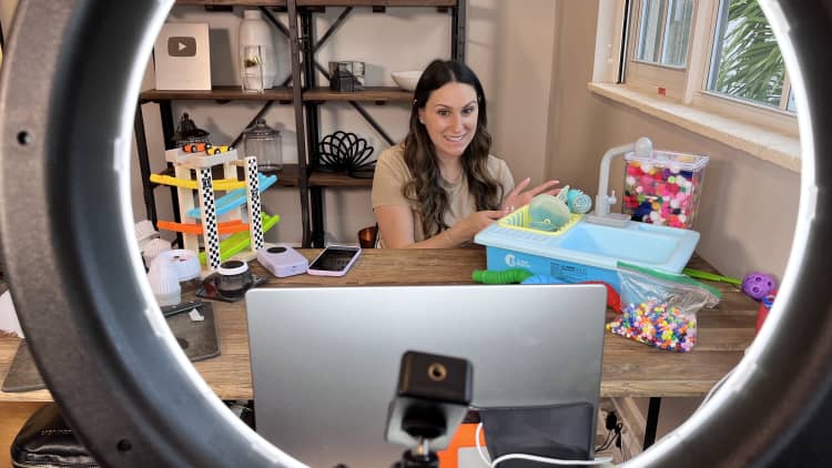 tiktok-monetization-guide-short-video-live-commerce